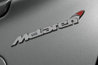 McLaren устанавливает на заводскую крышу солнечные батареи