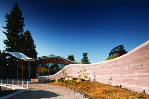Здание администрации в ботаническом саду Ванкувера
