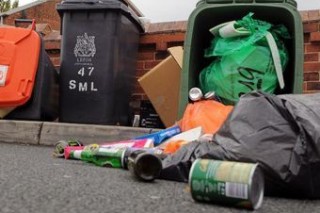 Британские города оказались завалены мусором