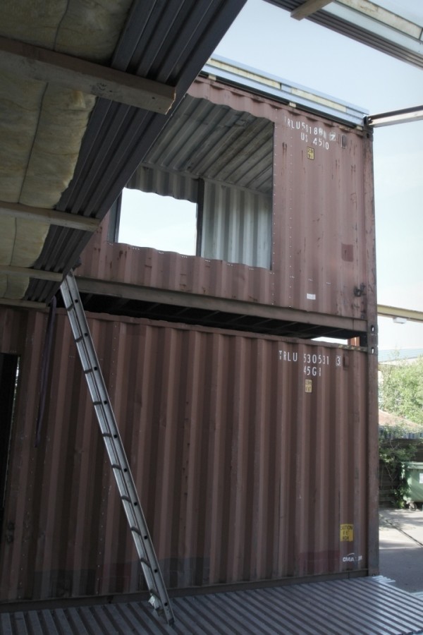 Современный коттедж из грузовых контейнеров