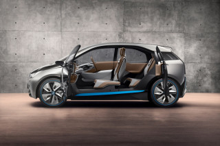 В BMW подогревают интерес к электрокару i3