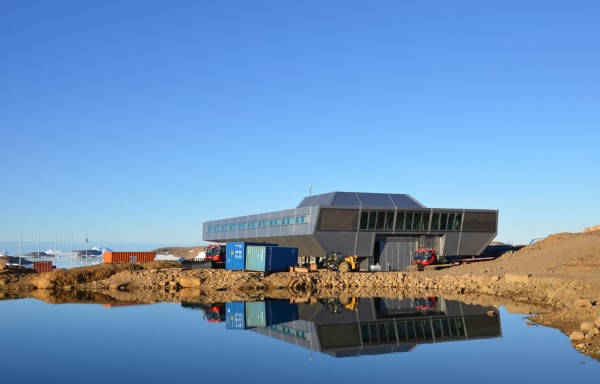 Индийская станция в Антарктике построена из списанных контейнеров