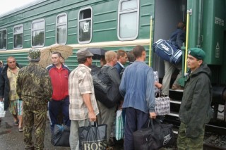Непогода заблокировала 600 туристов в поезде