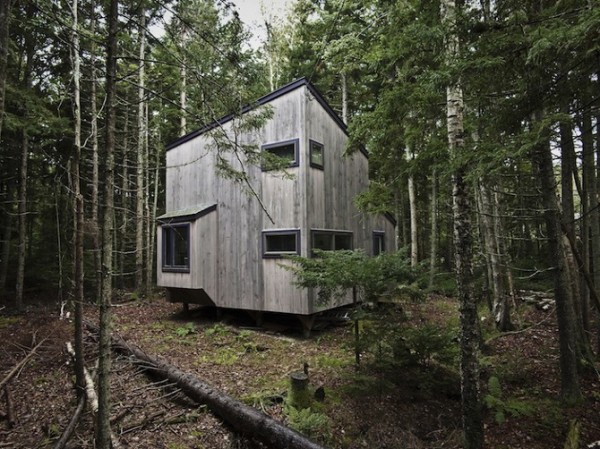 Деревянный домик в лесах штата Мэн