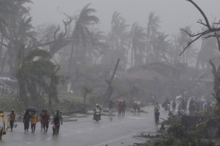 На смену «Хайяну» на Филиппины пришла новая буря «Зорайда»