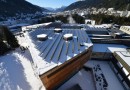 На крыше Центра конгрессов в Давосе установили солнечную электростанцию