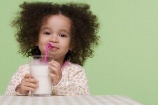 Британские ученые считают, что радоваться хорошему аппетиту у детей, не стоит