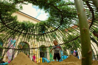 Детская площадка из ивовых ветвей