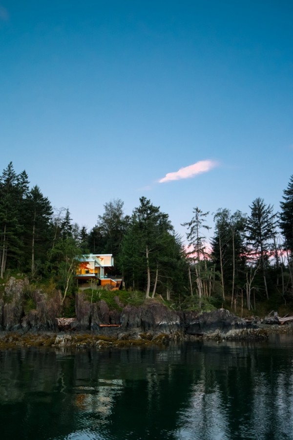 Энергонезависимый коттедж на острове в Британской Колумбии