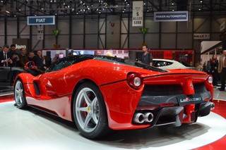 Ferrari оснащает объемные двигатели гибридным приводом