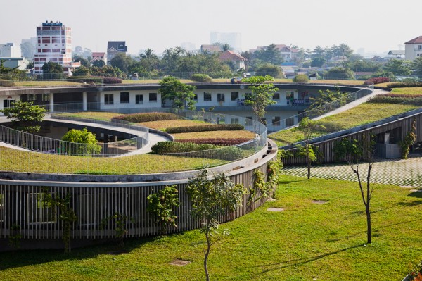 Вьетнамский экодетсад с "живой" крышей