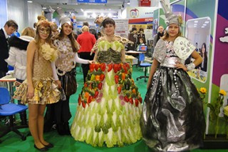 Одежда из мусора и платье из овощей: в Краснодаре завершилась «Радуга талантов»