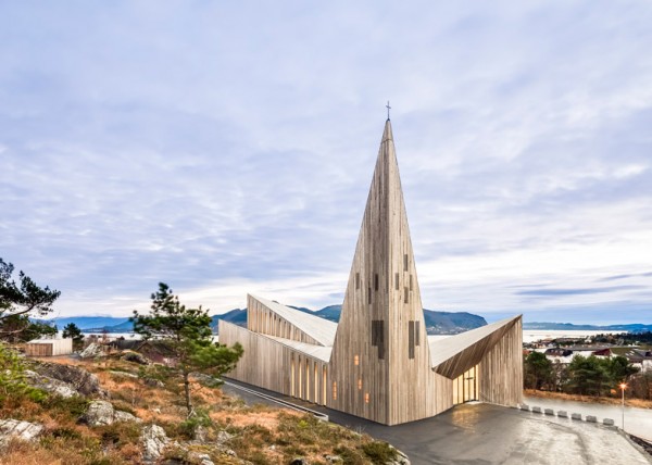 Ультрасовременная деревянная церковь