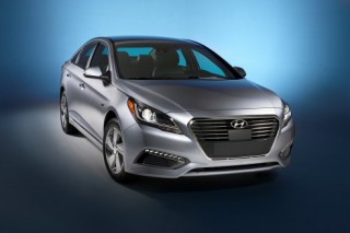 Hyundai показала в Детройте два гибрида Sonata