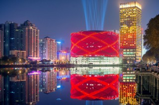 LED-световое шоу на здании китайского театра