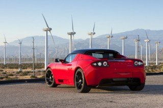 Tesla Roadster проезжает в два раза большее расстояние без подзарядки